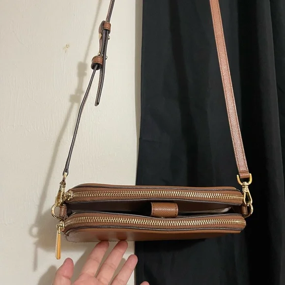 Michael Kors Brown Crossbody Bag Sleek Design - Picture 4 of 12
